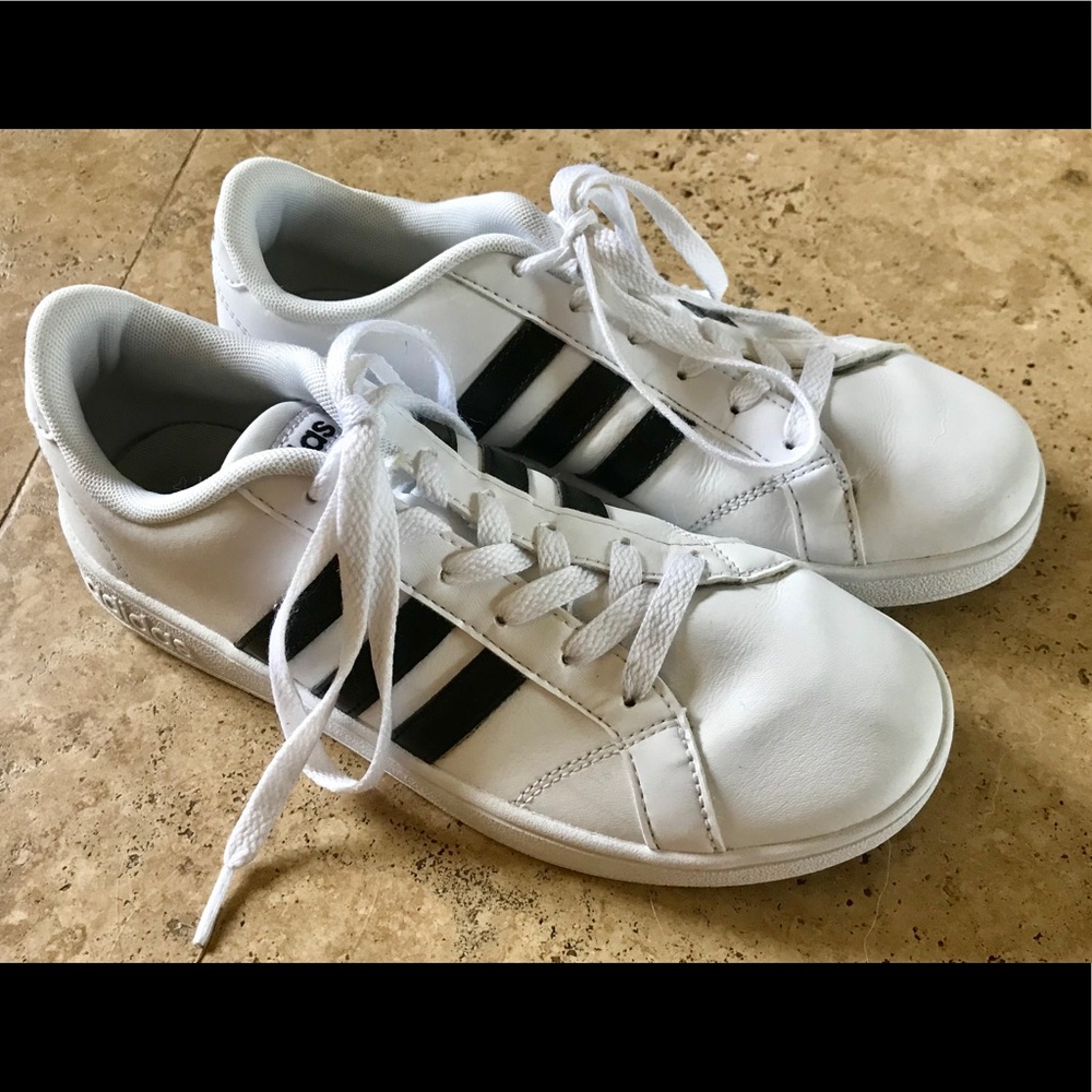 White leather Girls Adidas Sneakers. Size 4.5